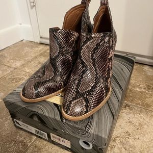 ROSALEE TAUPE SNAKE BOOTIE SIZE 10